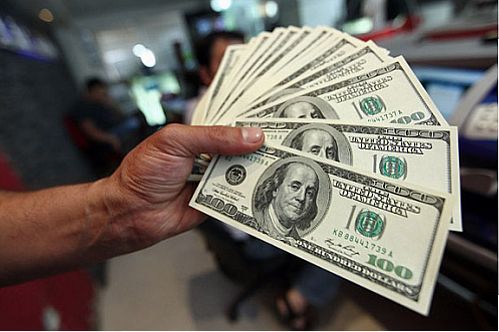 تنور دلار در دی ماه گرم شد