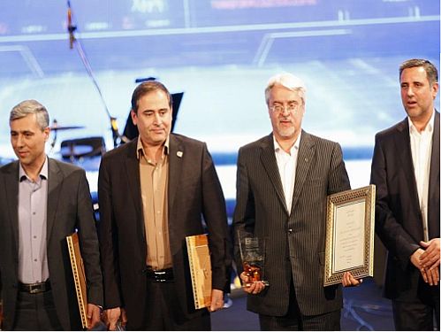 مدیرعامل بانک مسکن جایزه طرح مسئولیت‌های اجتماعی را دریافت کرد