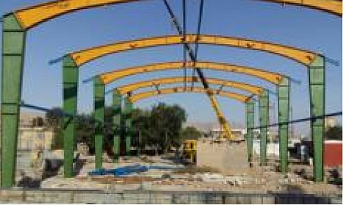 اتمام نصب اسکلت پروژه سالن ورزشی در سر پل ذهاب
