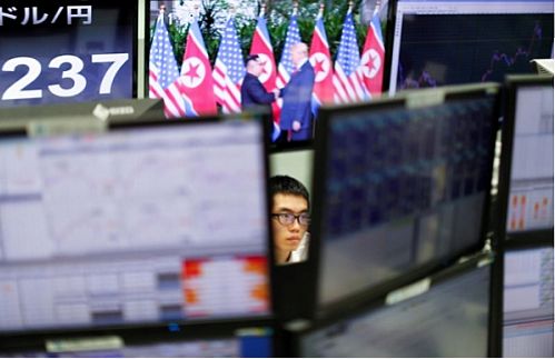واکنش مثبت و محتاطانه بازار ارز به دیدار ترامپ و کیم جونگ‌اون 