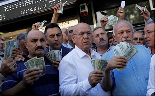 صف مردم ترکیه برای حمایت از لیر در برابر دلار