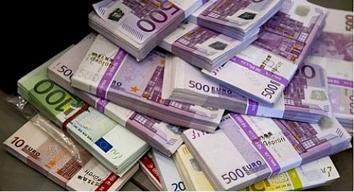 فروش ۲۵۰ هزار یورو ارز مسافرتی در شعب بانک ملی 