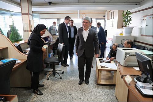بازدید سرزده مدیرعامل بانک ملی ایران از شعب تهرانپارس و نارمک