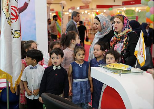 افتتاح نمایشگاه دنیای اسباب بازی با حضور کانون جوانه های بانک ملی 