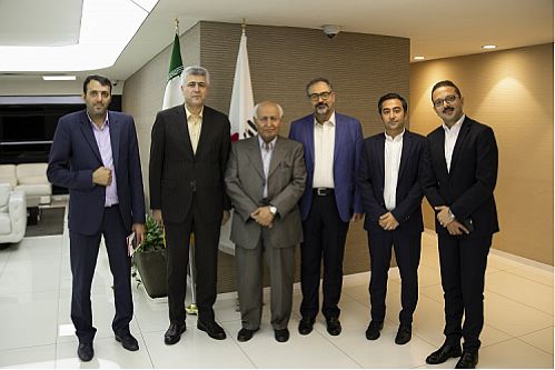 تجلیل روابط عمومی بانک ملت از پروفسور فرهنگی
