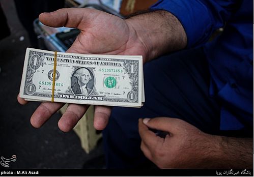بازار متشکل ارزی تاثیرگذاری امارات و سلیمانیه بر قیمت دلار را کاهش داد