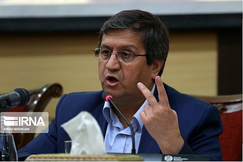 همتی: استقلال بانک مرکزی به معنای ناهماهنگی با دولت نیست