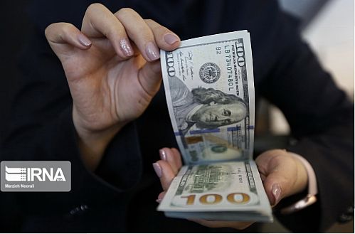 عقبگرد دلار به کانال ۱۲ هزار تومانی در آخرین روز دی‌ماه