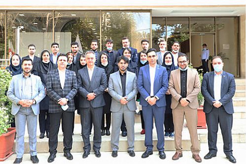  مراسم اختتامیه دوره آموزشی بدو استخدام کارکنان شعب بانک کارآفرین برگزار شد
