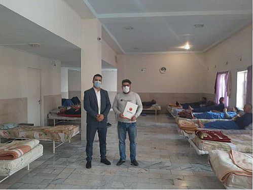 اهدا اقلام بهداشتی به موسسه ماژین مهر هشتگرد توسط بیمه “ما”