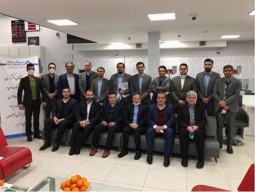 بازدید مدیرعامل بانک دی از شعبه اصفهان