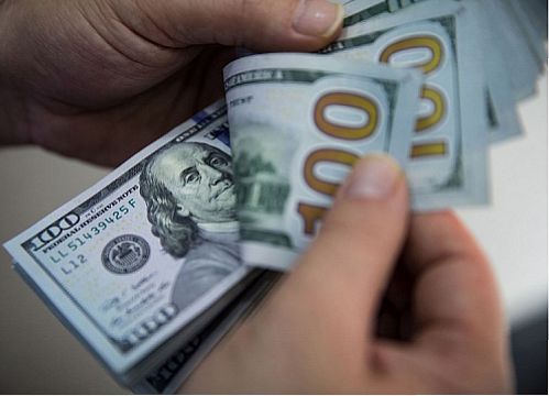 رشد اندک نرخ دلار در برابر افت قیمت یورو