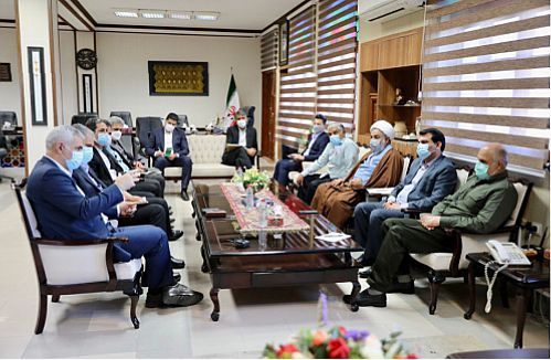 استاندار بوشهر در دیدار با مدیرعامل بانک؛ پست بانک ایران با حضور در روستاها رضایت مردم را کسب کرده است  