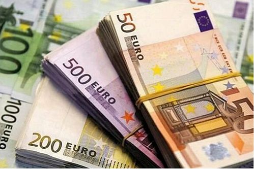قیمت‌ دلار و یورو در صرافی‌ها کاهش یافت 