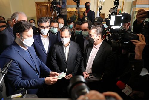 رونمایی از کارت ریالی ارزی بانک ملی ایران برای نخستین بار در شبکه بانکی