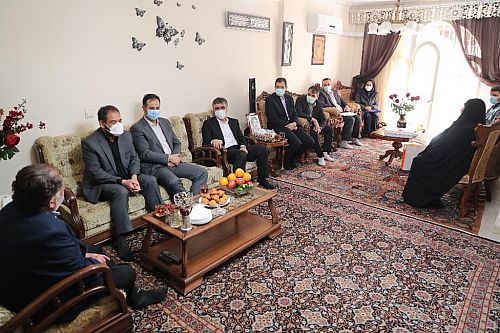 دیدار مدیر عامل بانک ملی ایران با خانواده شهدا