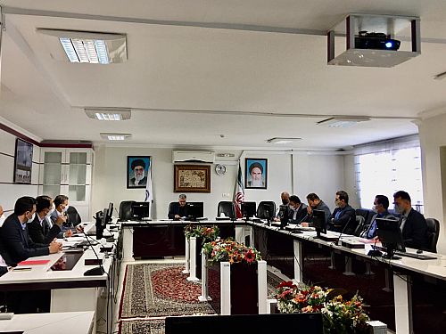 اولین گردهمایی روسای شعب منطقه فارس و بوشهر بانک ایران زمین