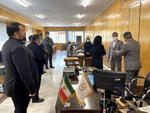 بازدید سرزده مدیر عامل بانک ملی ایران از شعبه مستقل حافظ
